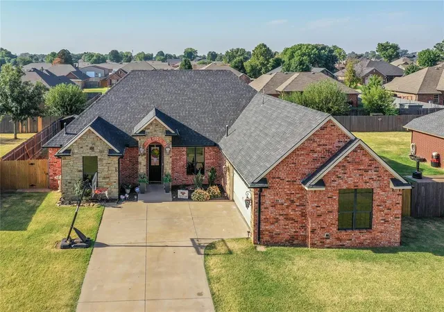 3rd image of 2200 Stratta Dr, Weatherford, OK 73096 | MLS# 1246237