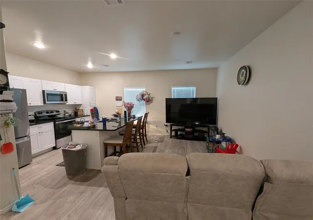 Photo 4 of Single family home for sale at 431 Nw 116Th St, Oklahoma City, OK 73114 | MLS# 1246245 | Listing updated on 2026-08-28
