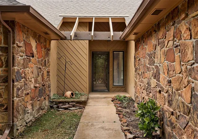 Photo 3 of Sale Pending at 5611 Covey Run Dr, Edmond, OK 73034 | MLS# 1246247 | Listing updated on 2026-09-07