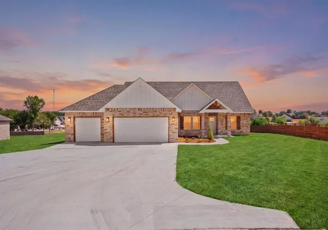 Photo 1 of Single family home for sale at 11500 White Tail Rdg, Guthrie, OK 73044 | MLS# 1246260 | Listing updated on 2026-09-02