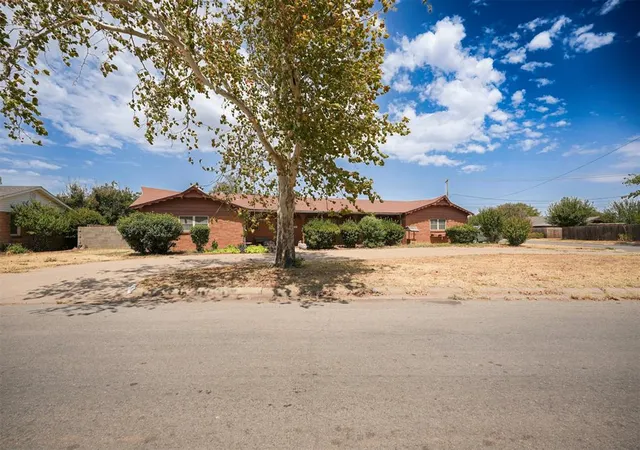 Photo 1 of Single family home for sale at 1909 Willard Dr, Altus, OK 73521 | MLS# 1246271 | Listing updated on 2026-08-27