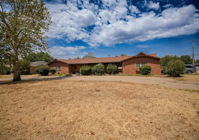 Photo 2 of Single family home for sale at 1909 Willard Dr, Altus, OK 73521 | MLS# 1246271 | Listing updated on 2026-08-27