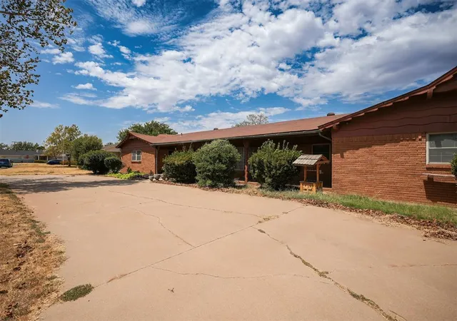Photo 2 of Single family home for sale at 1909 Willard Dr, Altus, OK 73521 | MLS# 1246271 | Listing updated on 2026-08-27