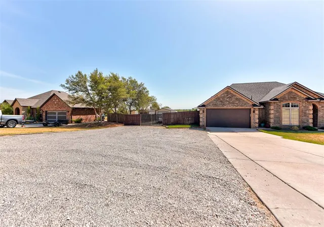 Photo 2 of Single family home for sale at 905 County Street 2932, Tuttle, OK 73089 | MLS# 1246273 | Listing updated on 2026-09-13
