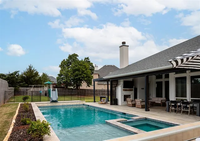 Photo 2 of Single family home for sale at 1140 Gateway Bridge Rd, Edmond, OK 73034 | MLS# 1246297 | Listing updated on 2026-10-19