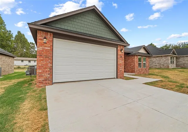 Photo 2 of Single family home for sale at 204 E Abbot Ln, Mustang, OK 73064 | MLS# 1246299 | Listing updated on 2026-09-30