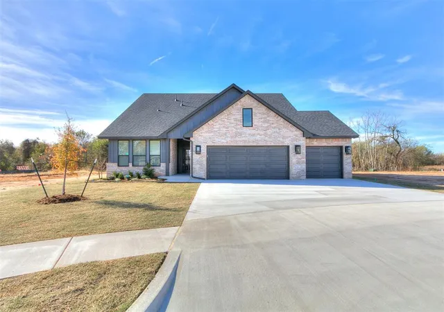 Photo 3 of Single family home for sale at 9404 Nw 75th St, Yukon, OK 73099 | MLS# 1246327 | Listing updated on 2026-09-23