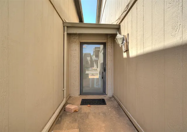 Photo 3 of Sale Pending at 5838 Hefner Village Ct, Oklahoma City, OK 73162 | MLS# 1246328 | Listing updated on 2026-09-02