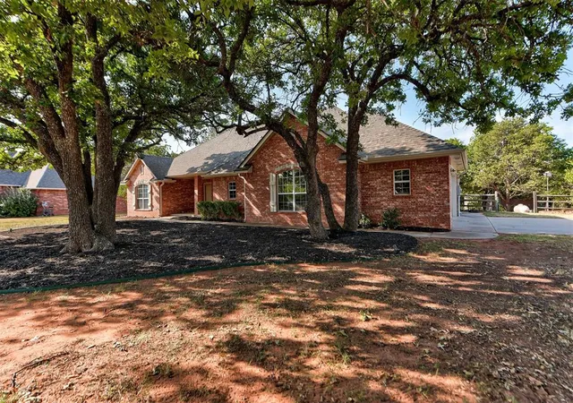 Photo 2 of Single family home for sale at 204 Persimmon Ridge Dr, Blanchard, OK 73010 | MLS# 1246338 | Listing updated on 2026-10-02