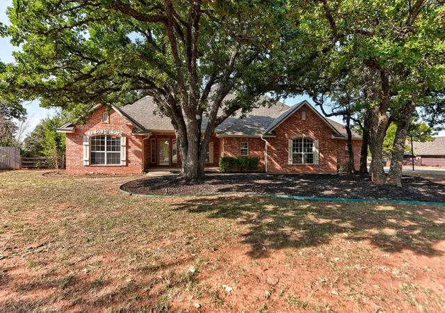Photo 3 of Single family home for sale at 204 Persimmon Ridge Dr, Blanchard, OK 73010 | MLS# 1246338 | Listing updated on 2026-10-02