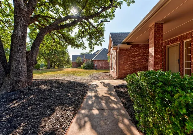 Photo 3 of Single family home for sale at 204 Persimmon Ridge Dr, Blanchard, OK 73010 | MLS# 1246338 | Listing updated on 2026-10-08