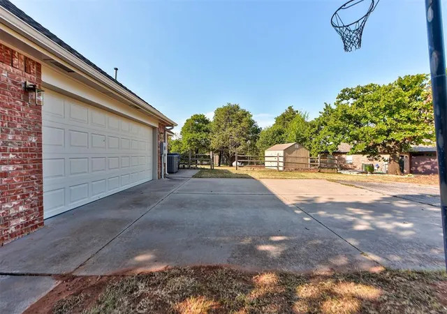Photo 4 of Single family home for sale at 204 Persimmon Ridge Dr, Blanchard, OK 73010 | MLS# 1246338 | Listing updated on 2026-10-08