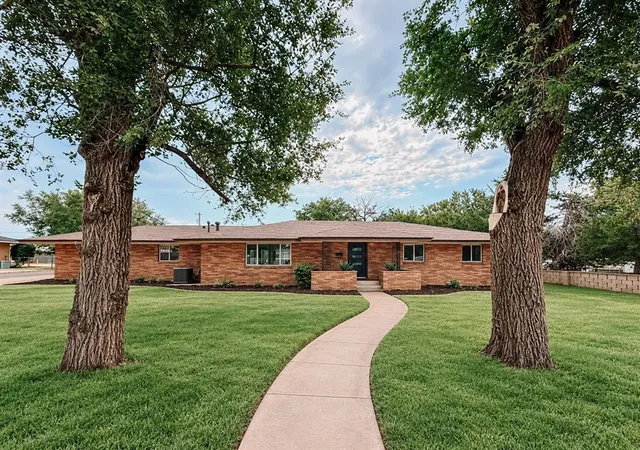 Photo 1 of Single family home for sale at 410 N Bryan St, Weatherford, OK 73096 | MLS# 1246344 | Listing updated on 2026-09-30
