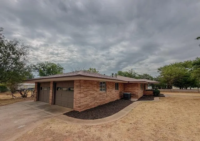 4th image of 410 N Bryan St, Weatherford, OK 73096 | MLS# 1246344