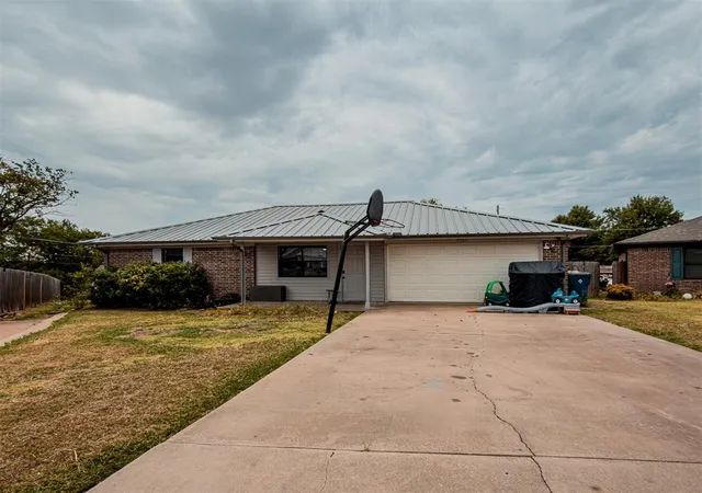 1st image of 3209 Park Ave, Chickasha, OK 73018 | MLS# 1246345