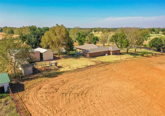 42nd image of 10046 Deer Creek Rd, Weatherford, OK 73096 | MLS# 1246358