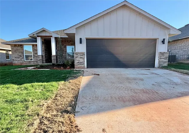 Single family home for sale at 4016 Caraway Ln, Norman, OK 73026 | MLS# 1246359