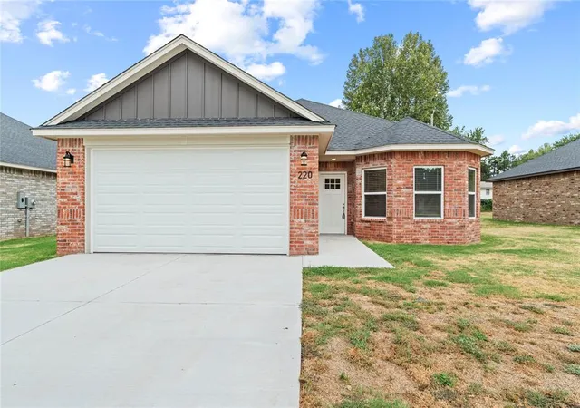 Photo 1 of Single family home for sale at 220 E Abbot Ln, Mustang, OK 73064 | MLS# 1246364 | Listing updated on 2026-10-26
