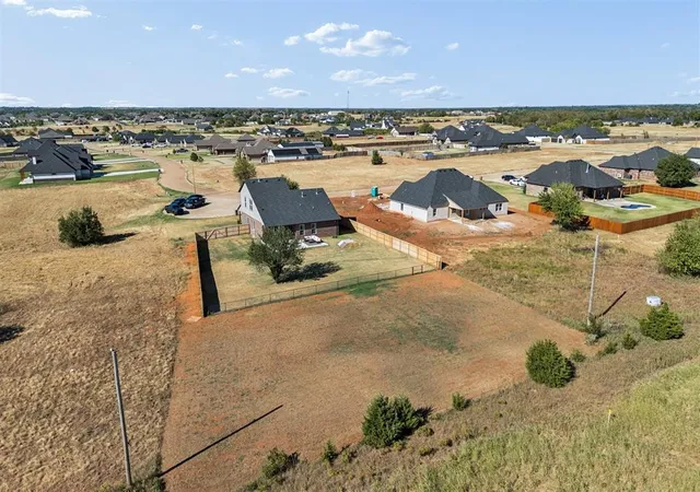 Photo 3 of Single family home for sale at 4676 Ranchero Dr, Edmond, OK 73025 | MLS# 1246373 | Listing updated on 2026-10-09