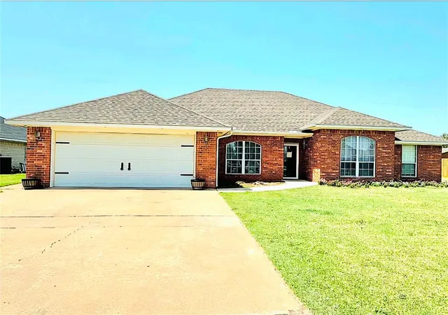 Photo 1 of Single family home for sale at 2913 Hunter Pointe, Altus, OK 73521 | MLS# 1246380 | Listing updated on 2026-09-01