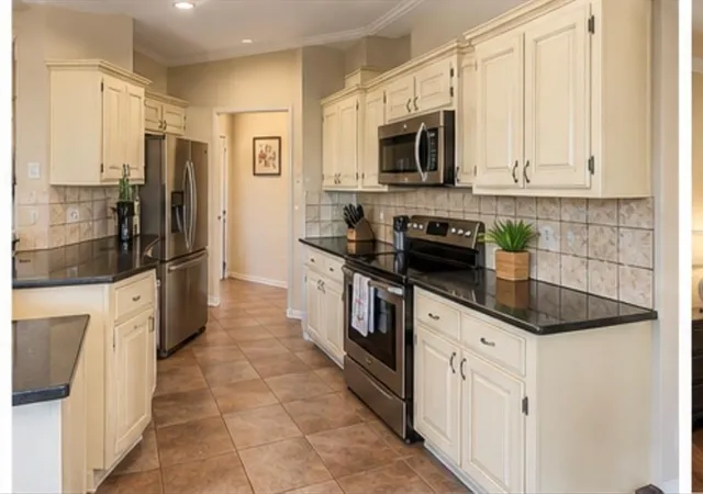 Photo 3 of Single family home for sale at 2913 Hunter Pointe, Altus, OK 73521 | MLS# 1246380 | Listing updated on 2026-10-02
