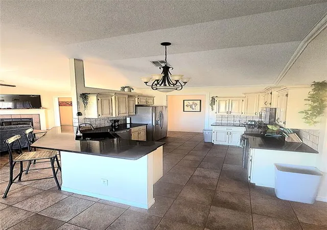 Photo 3 of Single family home for sale at 2913 Hunter Pointe, Altus, OK 73521 | MLS# 1246380 | Listing updated on 2026-09-01