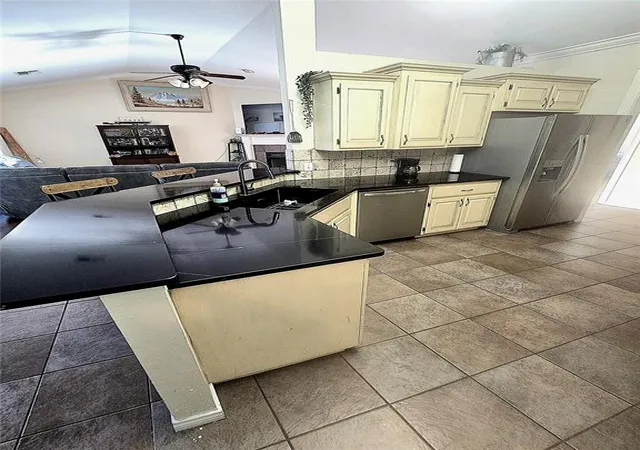 Photo 4 of Single family home for sale at 2913 Hunter Pointe, Altus, OK 73521 | MLS# 1246380 | Listing updated on 2026-09-01