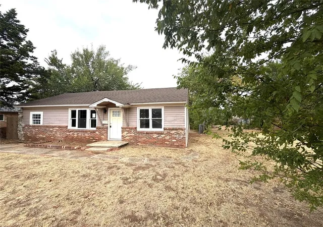 Photo 3 of Single family home for sale at 611 Nw 95Th St, Oklahoma City, OK 73114 | MLS# 1246382 | Listing updated on 2026-08-27