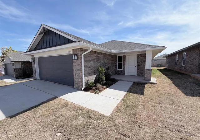 Photo 2 of Single family home for sale at 2924 Nw 196th Pl, Edmond, OK 73012 | MLS# 1246385 | Listing updated on 2026-10-07