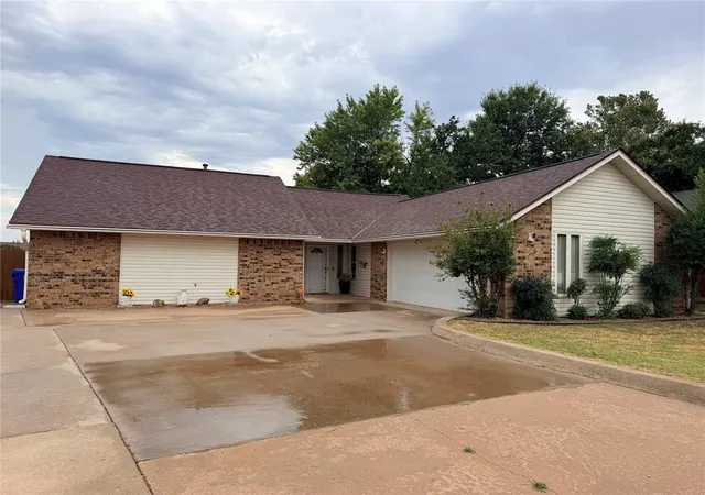 Photo 1 of Single family home for sale at 2816 Dalewood Pl, Norman, OK 73071 | MLS# 1246396 | Listing updated on 2026-08-28