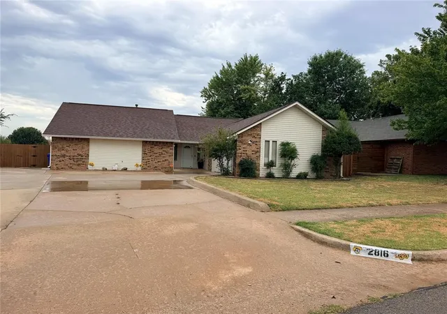Photo 2 of Single family home for sale at 2816 Dalewood Pl, Norman, OK 73071 | MLS# 1246396 | Listing updated on 2026-08-28