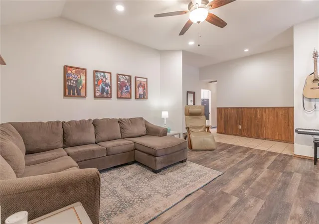 Photo 4 of Single family home for sale at 404 N Lockeport Dr, Edmond, OK 73003 | MLS# 1246398 | Listing updated on 2026-08-27