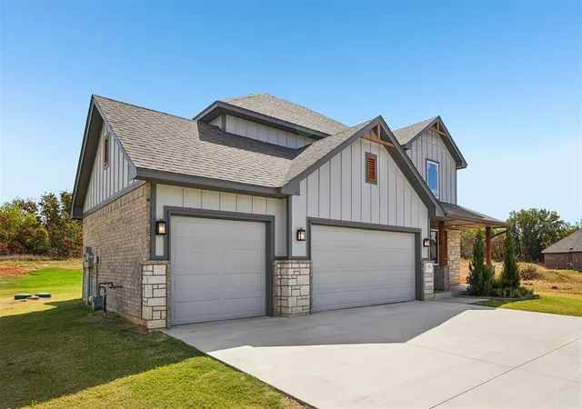 Photo 2 of Single family home for sale at 1304 Lighthorsemen Wy, Choctaw, OK 73020 | MLS# 1246400 | Listing updated on 2026-10-07