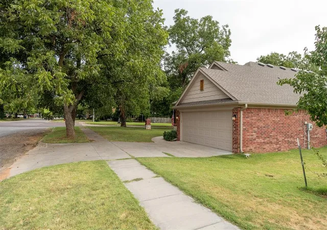 Photo 3 of Single family home for sale at 401 E Robert S Kerr Blvd, Wynnewood, OK 73098 | MLS# 1246411 | Listing updated on 2026-08-29