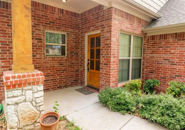 Photo 5 of Single family home for sale at 401 E Robert S Kerr Blvd, Wynnewood, OK 73098 | MLS# 1246411 | Listing updated on 2026-08-29