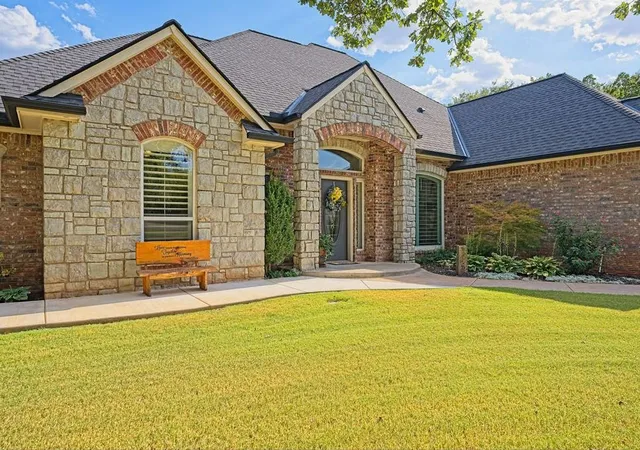 3rd image of 2422 Blackoak Ct, Blanchard, OK 73010 | MLS# 1246414