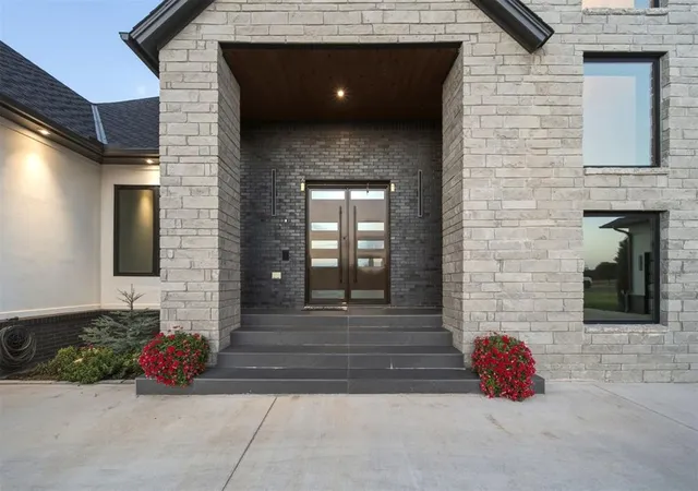 Photo 4 of Single family home for sale at 5660 Tina Dr, Norman, OK 73072 | MLS# 1246420 | Listing updated on 2026-08-27