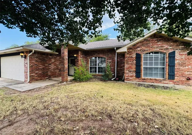 Photo 1 of Single family home for sale at 400 Bent Tree Rd, Noble, OK 73068 | MLS# 1246422 | Listing updated on 2026-09-21