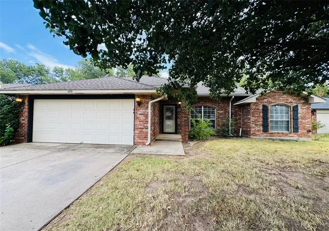 Photo 2 of Single family home for sale at 400 Bent Tree Rd, Noble, OK 73068 | MLS# 1246422 | Listing updated on 2026-09-21