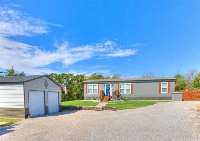 Photo 3 of Sale Pending at 1406 Se 144Th Ave, Norman, OK 73026 | MLS# 1246432 | Listing updated on 2026-09-01