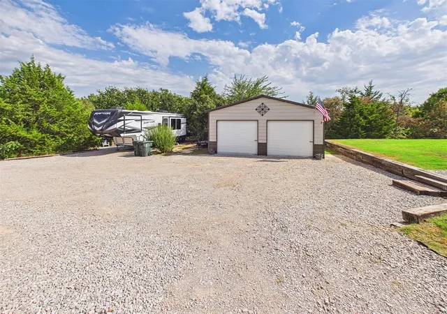 Photo 4 of Sale Pending at 1406 Se 144Th Ave, Norman, OK 73026 | MLS# 1246432 | Listing updated on 2026-09-01