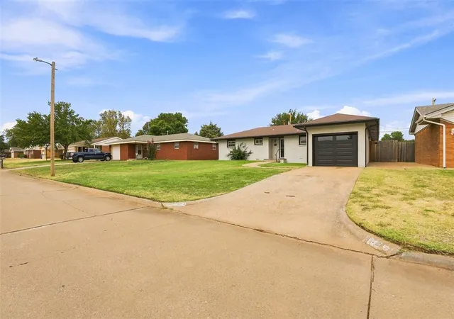 Photo 3 of Single family home for sale at 302 W Chisholm Dr, Kingfisher, OK 73750 | MLS# 1246439 | Listing updated on 2026-09-17