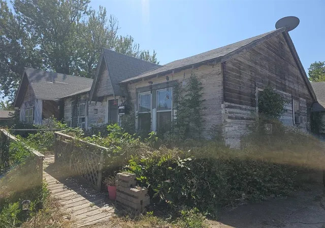 Single family home for sale at 408 W Main St, Edmond, OK 73003 | MLS# 1246452