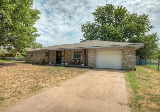 Photo 2 of Single family home for sale at 410 N Magnolia St, Crescent, OK 73028 | MLS# 1246457 | Listing updated on 2026-08-27