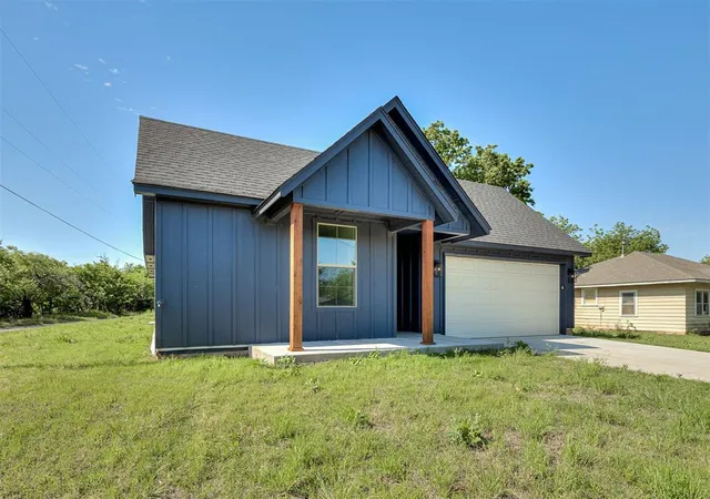 Photo 2 of Single family home for sale at 1925 E Springer Ave, Guthrie, OK 73044 | MLS# 1246463 | Listing updated on 2026-08-28