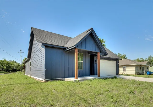Photo 3 of Single family home for sale at 1925 E Springer Ave, Guthrie, OK 73044 | MLS# 1246463 | Listing updated on 2026-08-28