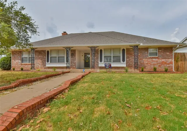 Single family home for sale at 6813 Saint Marys Pl, Oklahoma City, OK 73132 | MLS# 1246468