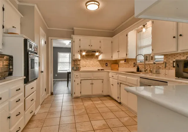 Photo 4 of Single family home for sale at 6813 Saint Marys Pl, Oklahoma City, OK 73132 | MLS# 1246468 | Listing updated on 2026-08-29