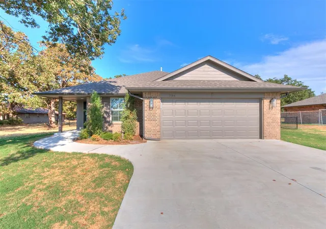 Photo 2 of Single family home for sale at 796 Harrison St, Harrah, OK 73045 | MLS# 1246504 | Listing updated on 2026-08-28