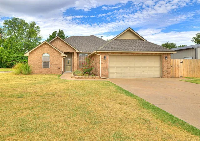 Photo 2 of Sale Pending at 609 S Castlerock Ln, Mustang, OK 73064 | MLS# 1246525 | Listing updated on 2026-09-01